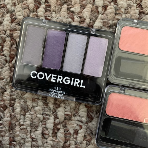 Cover Girl Makeup - Picture 4 of 5